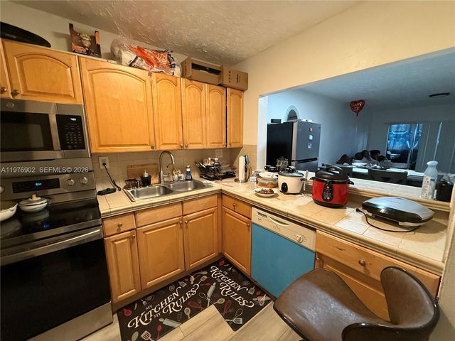 6070 W 18th Ave 209, Hialeah, FL 33012