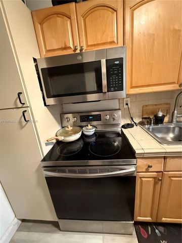 6070 W 18th Ave 209, Hialeah, FL 33012