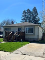 30 E Fairmount Avenue, Pontiac, MI 48340