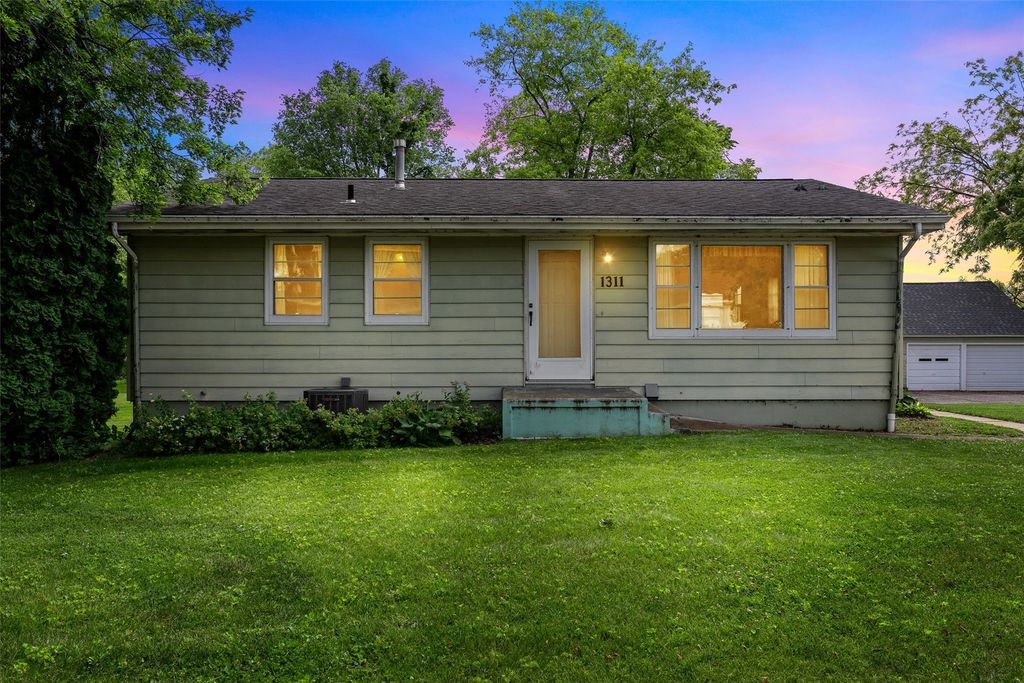 1311 Main Street, Ely, IA 52227