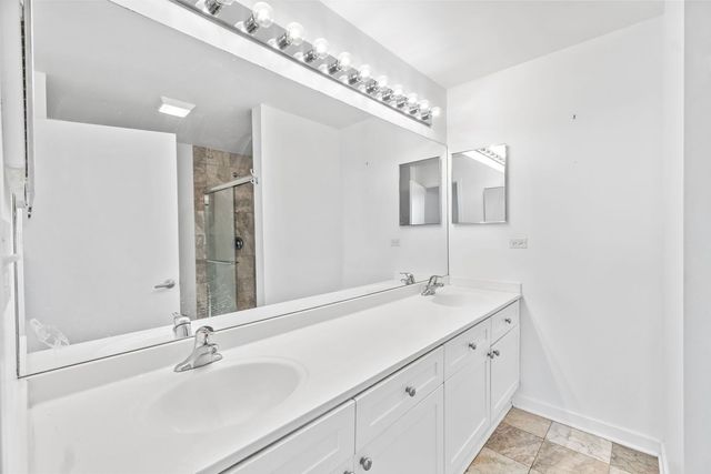 4537 S Drexel Boulevard 504, Chicago, IL 60653