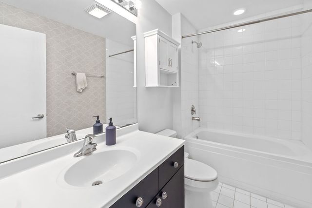 4537 S Drexel Boulevard 504, Chicago, IL 60653