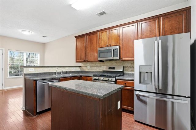 2157 Capella SW Circle, Atlanta, GA 30331