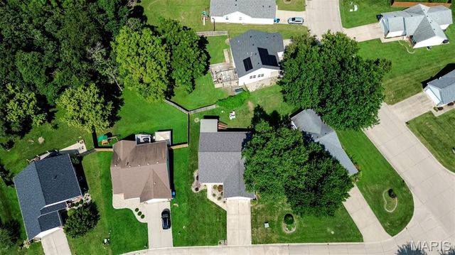 110 Bayfield Drive, Glen Carbon, IL 62034