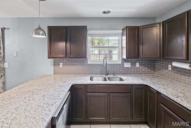 110 Bayfield Drive, Glen Carbon, IL 62034