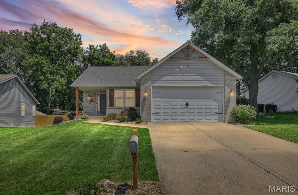 110 Bayfield Drive, Glen Carbon, IL 62034