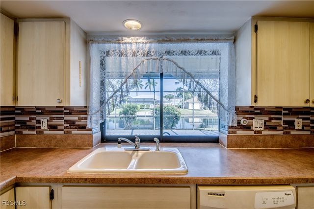 2313 SE 8th TER, Cape Coral, FL 33990