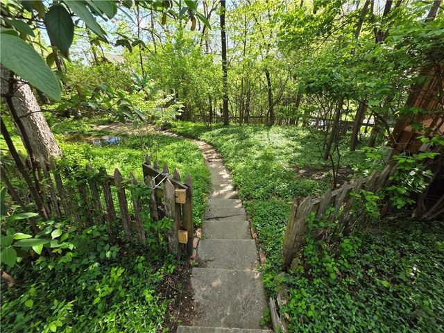 1616 Louisiana Street, Lawrence, KS 66044