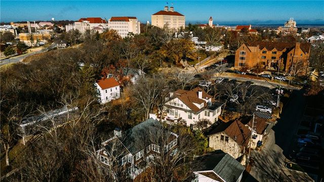 1616 Louisiana Street, Lawrence, KS 66044