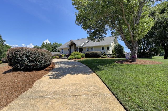 118 Saint Andrews Boulevard, Campobello, SC 29322