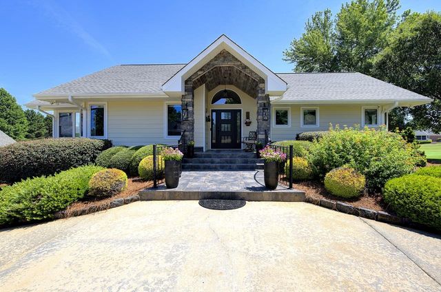 118 Saint Andrews Boulevard, Campobello, SC 29322