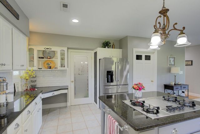 118 Saint Andrews Boulevard, Campobello, SC 29322