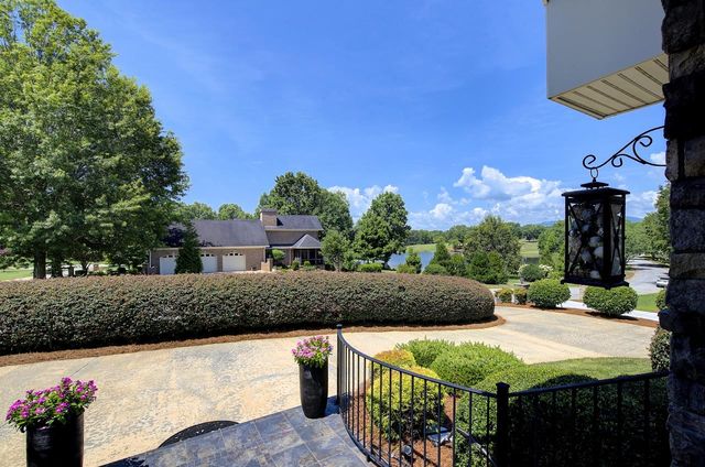 118 Saint Andrews Boulevard, Campobello, SC 29322