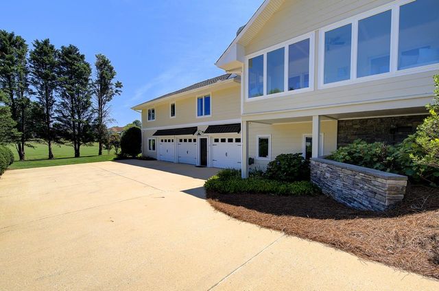 118 Saint Andrews Boulevard, Campobello, SC 29322