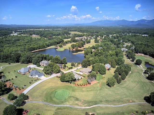 118 Saint Andrews Boulevard, Campobello, SC 29322