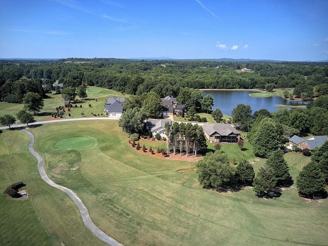 118 Saint Andrews Boulevard, Campobello, SC 29322