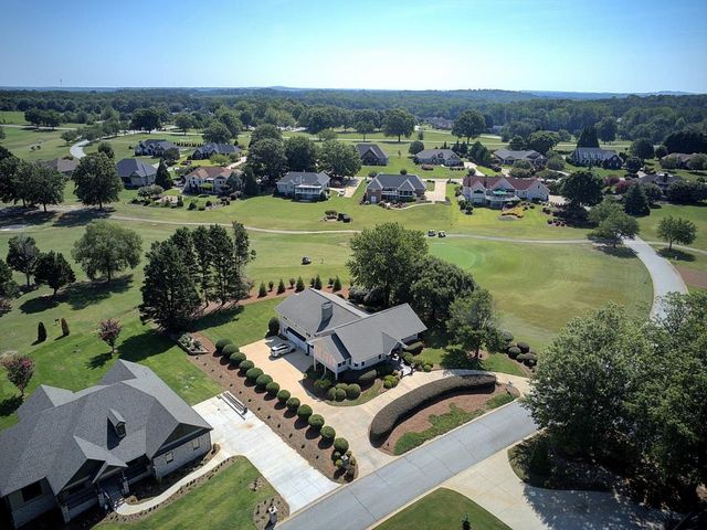 118 Saint Andrews Boulevard, Campobello, SC 29322