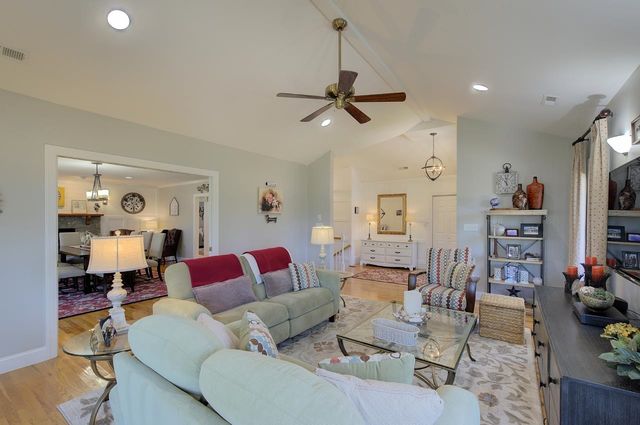 118 Saint Andrews Boulevard, Campobello, SC 29322