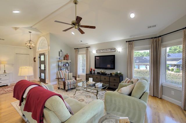118 Saint Andrews Boulevard, Campobello, SC 29322