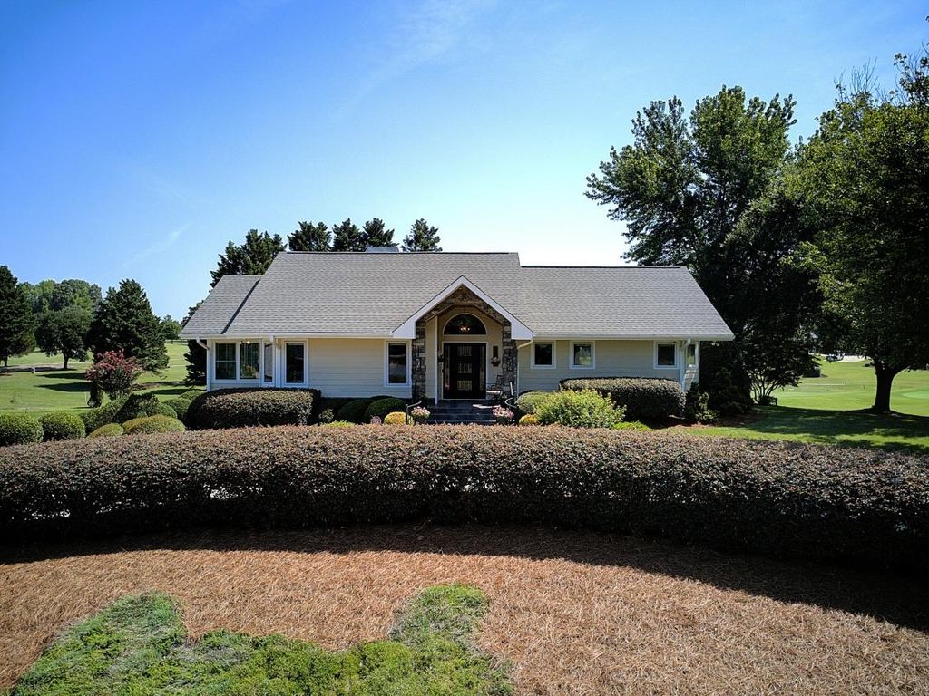 118 Saint Andrews Boulevard, Campobello, SC 29322