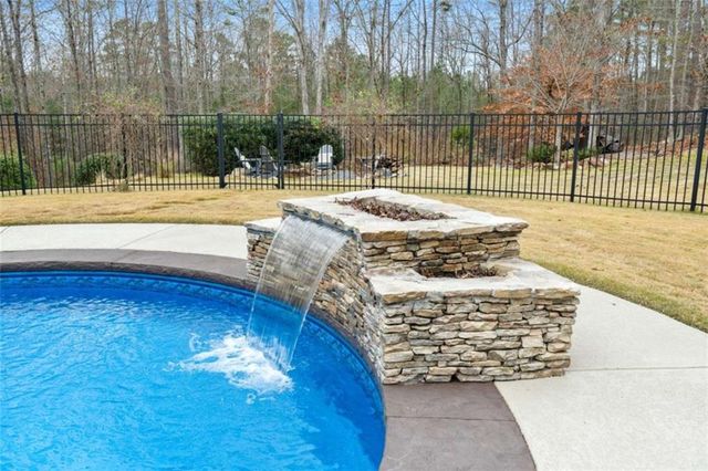 521 Timbercreek Estates Drive, Sharpsburg, GA 30277