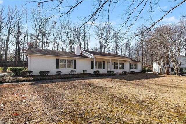 438 Knightwood Court, Kernersville, NC 27284