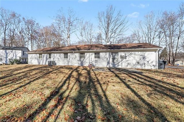 438 Knightwood Court, Kernersville, NC 27284