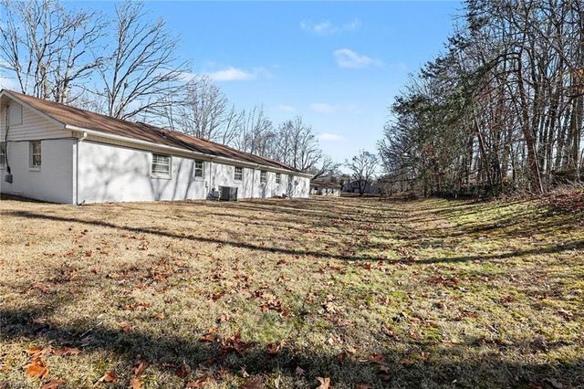 438 Knightwood Court, Kernersville, NC 27284