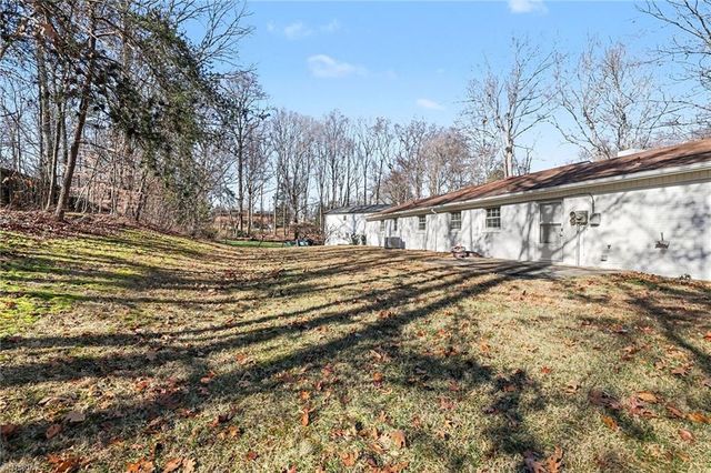 438 Knightwood Court, Kernersville, NC 27284