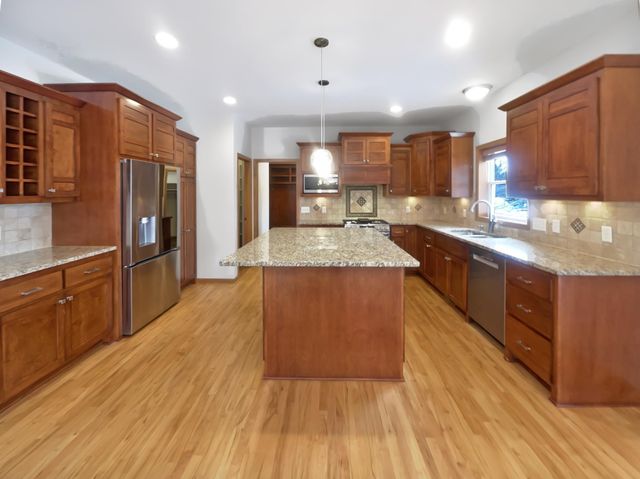 1768 Belmont Avenue NW, Prior Lake, MN 55379