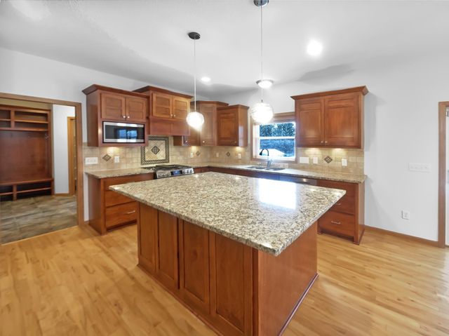 1768 Belmont Avenue NW, Prior Lake, MN 55379