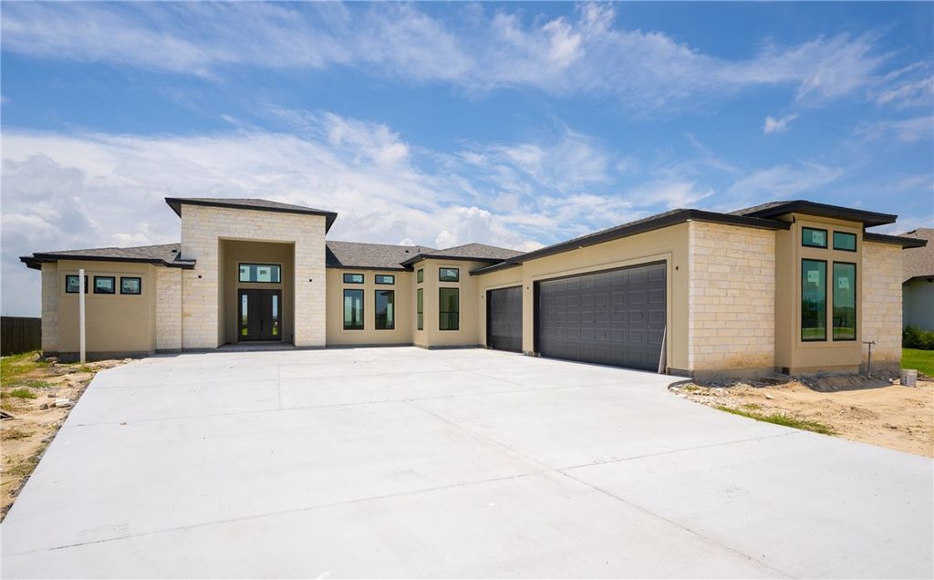 758 Buffalo Creek Dr, Corpus Christi, TX 78415