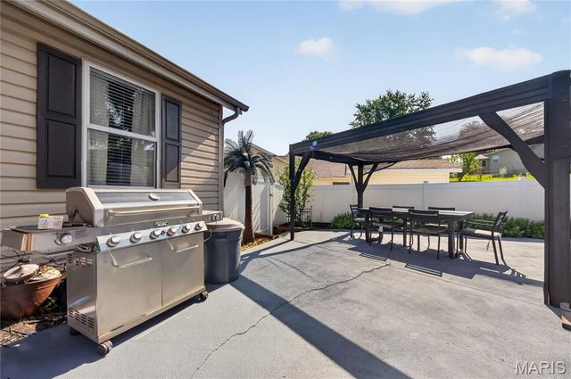 11 Eagle Chase Court, St Peters, MO 63376