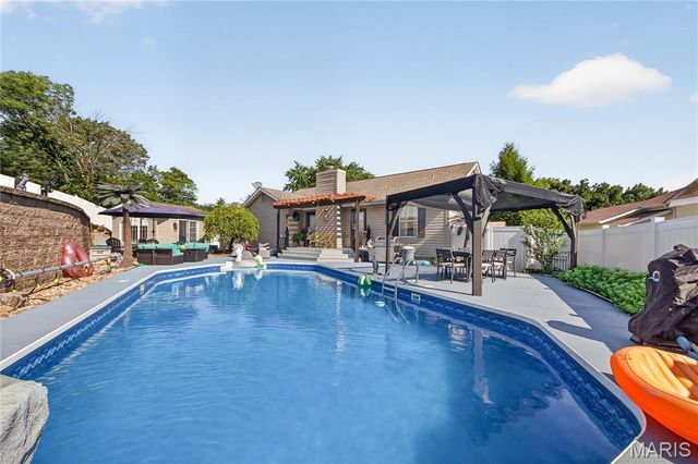 11 Eagle Chase Court, St Peters, MO 63376