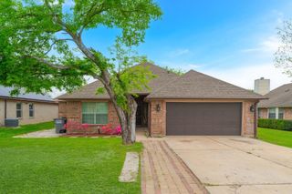 1718 Avenue B, Grand Prairie, TX 75051