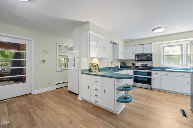 68 Oakwood Dr, Chapel Hill, NC 27517