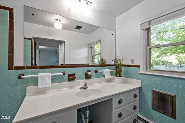 68 Oakwood Dr, Chapel Hill, NC 27517