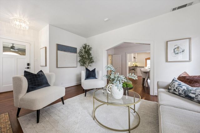 1935 W Mckinney Street, Houston, TX 77019