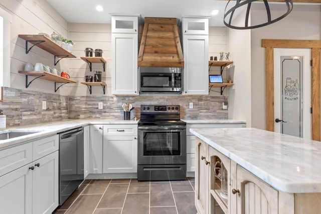 90 Crook View Rd, Menlo, GA 30731