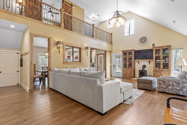 90 Crook View Rd, Menlo, GA 30731