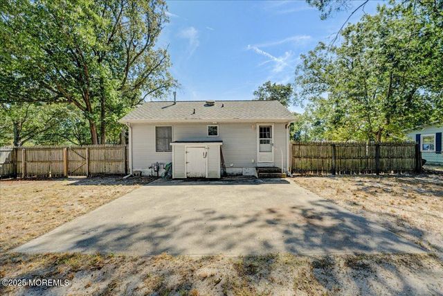 215 Laurel Drive, Bayville, NJ 08721