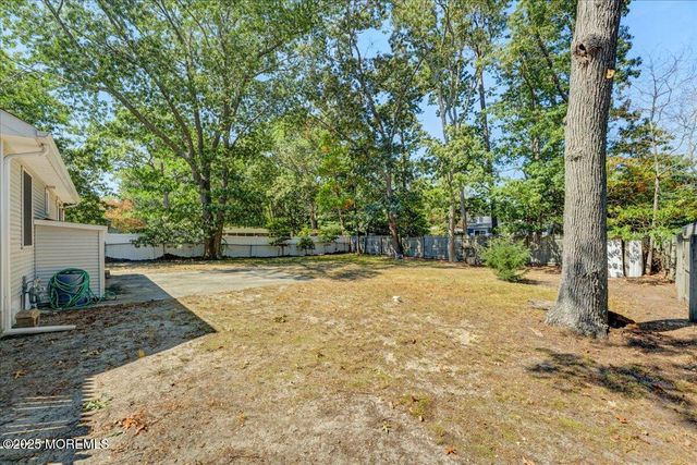 215 Laurel Drive, Bayville, NJ 08721