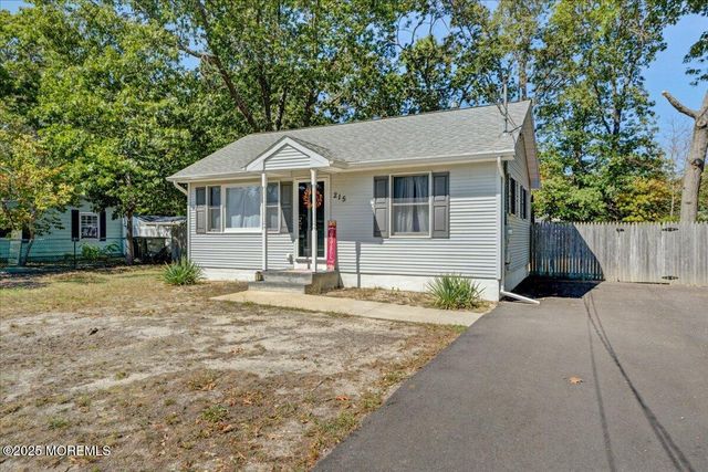 215 Laurel Drive, Bayville, NJ 08721