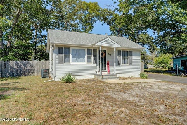 215 Laurel Drive, Bayville, NJ 08721