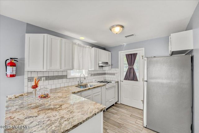 215 Laurel Drive, Bayville, NJ 08721