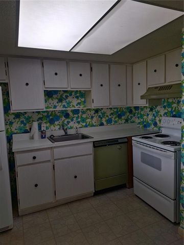 580 FAIRWAYS CIRCLE A, Ocala, FL 34472