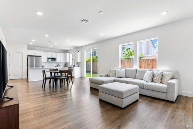 153 Frontier St, American Canyon, CA 94503