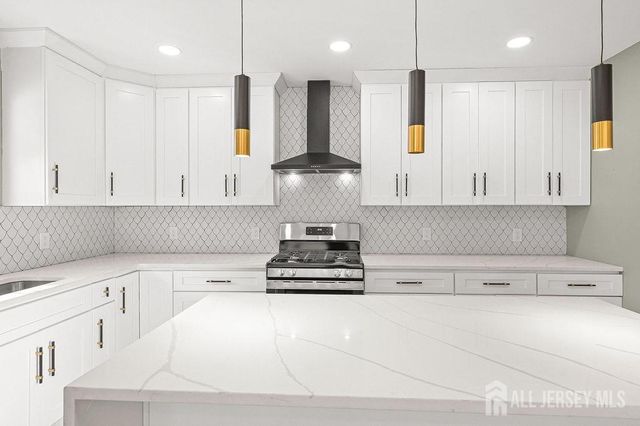 940 grove Avenue, South Amboy, NJ 08879