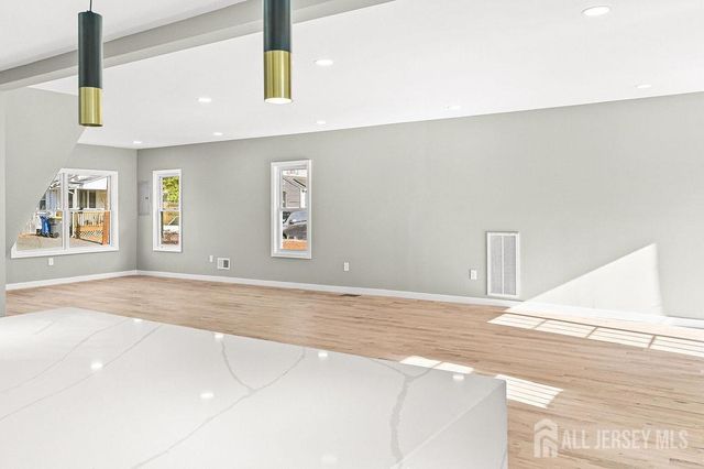 940 grove Avenue, South Amboy, NJ 08879