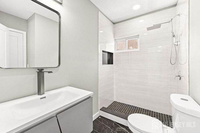 940 grove Avenue, South Amboy, NJ 08879